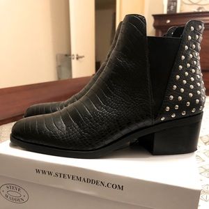 Almost new, Steve Madden bootie size 9